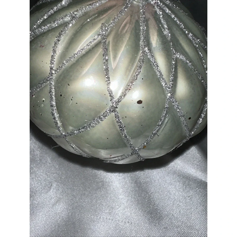 Pier One Imports Ornament Set Of 3 Silver Flawed‎